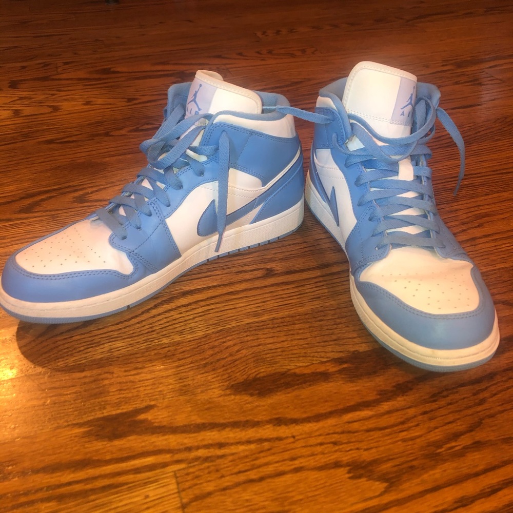 Air Jordan 1 Mid Sneakers